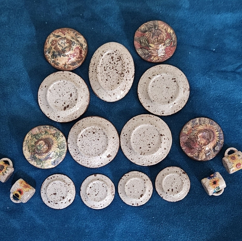 Dollhouse Miniature China Cabinet Bespaq Hand Painted - Picture 7 of 7
